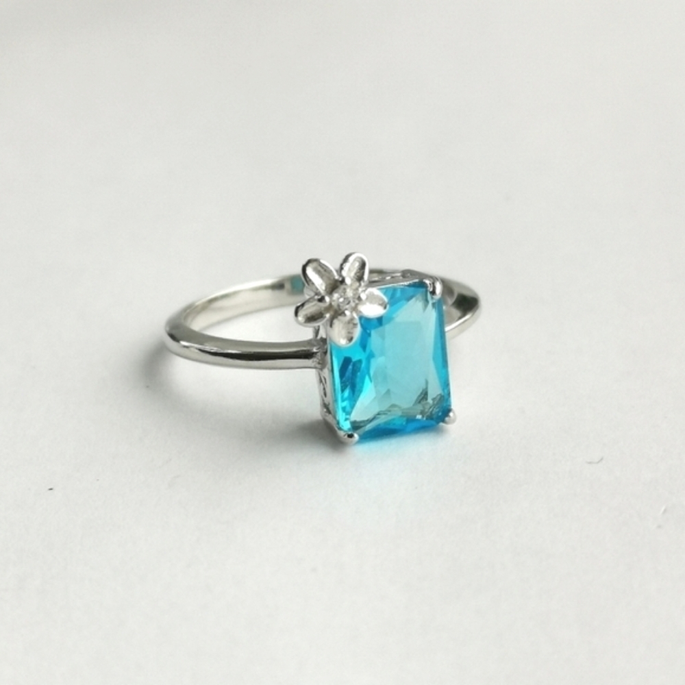 NEW Swiss Blue Topaz and diamond Flower ring size 8